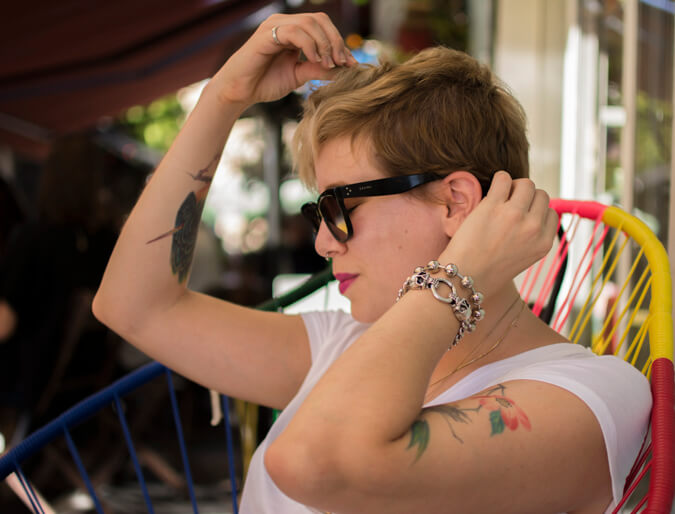 %d7%90%d7%99%d7%a9%d7%94-%d7%a2%d7%9d-%d7%a9%d7%99%d7%a2%d7%a8-%d7%9e%d7%92%d7%a0%d7%99%d7%91