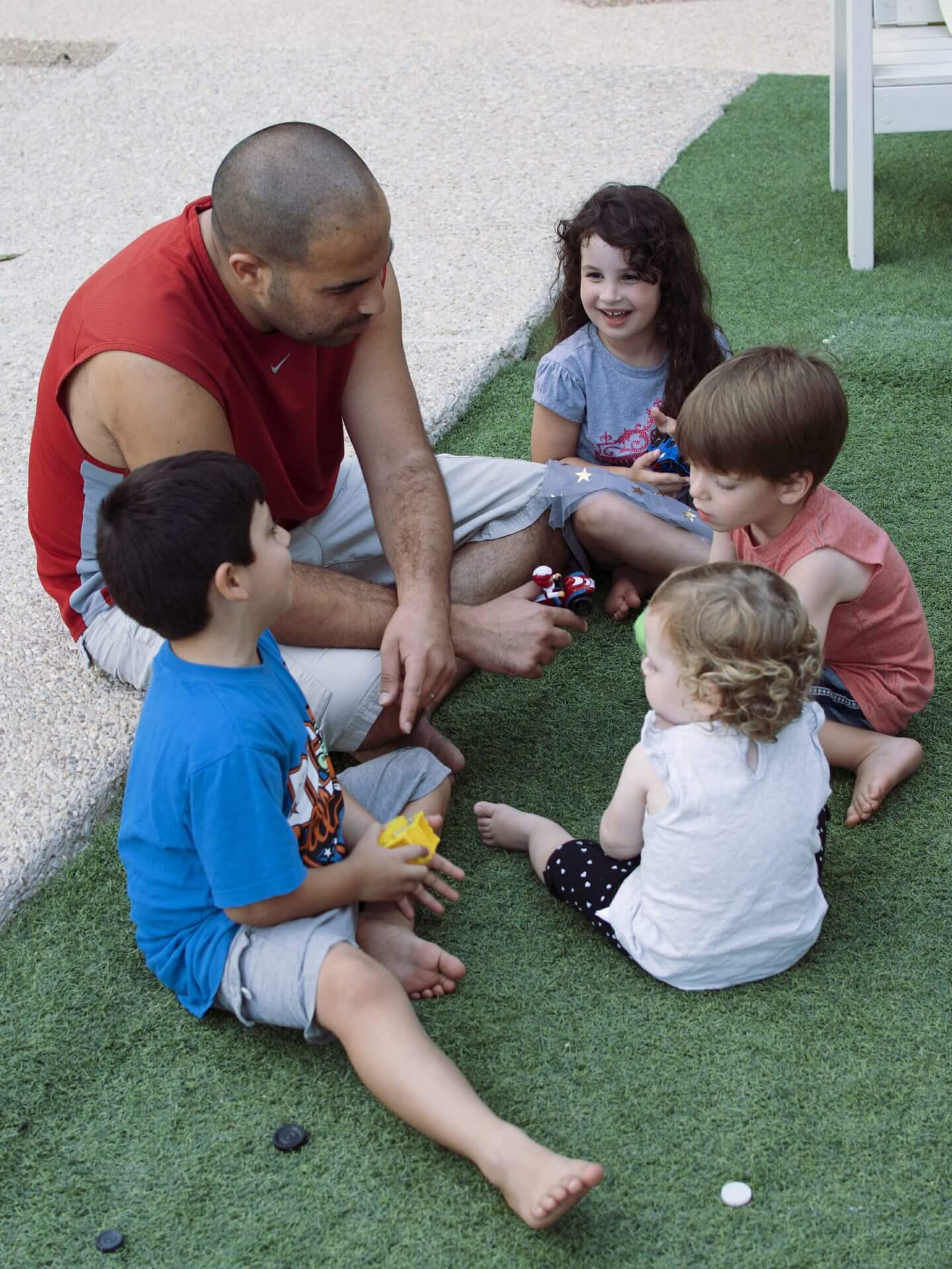 ילדים משחקים שעת סיפור