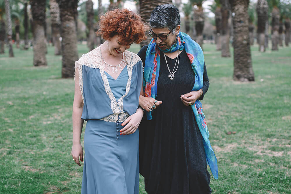 שתי נשים נשים יוצרות